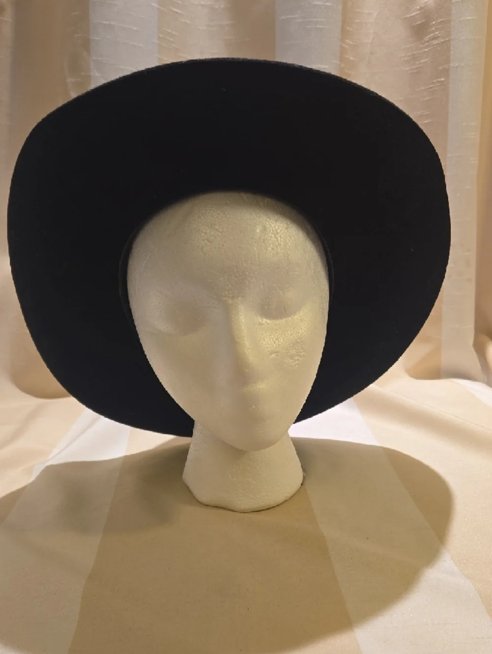 Black Felt Wide-Brim Cowboy Hat with Decorative Band - Picture 15 of 15